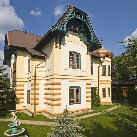 Hotel Zámok u Grofa Nitra Esterno foto