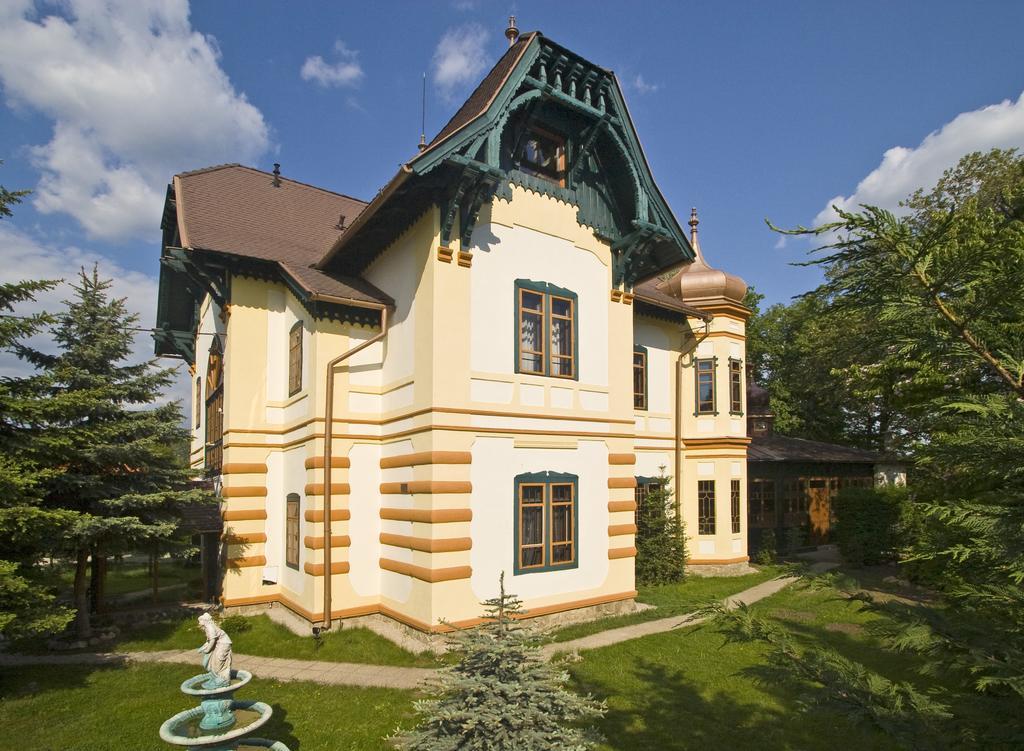 Hotel Zámok u Grofa Nitra Esterno foto